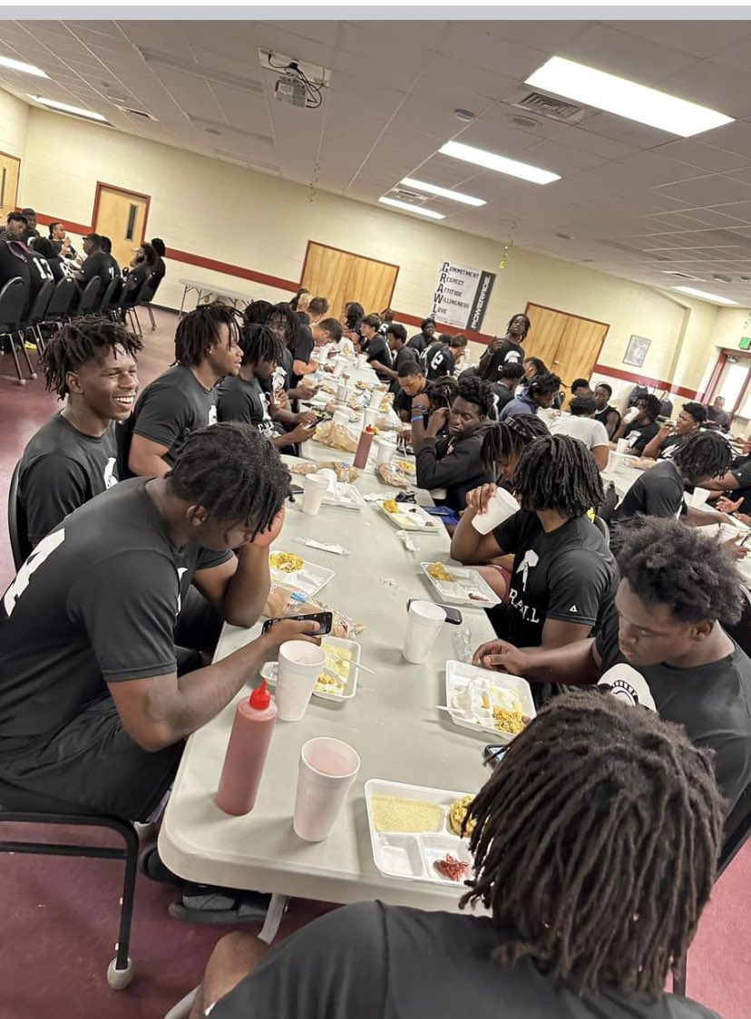 WillDettor's tweet photo. Thank you to our Trojan Motivated Moms & Ms. Becky for keeping our team well fueled before & after workouts this Summer! You all make a huge impact on our players success on & off the field! #CRAWL #SuccessIsInTheDetails https://t.co/HczLLQUYVO