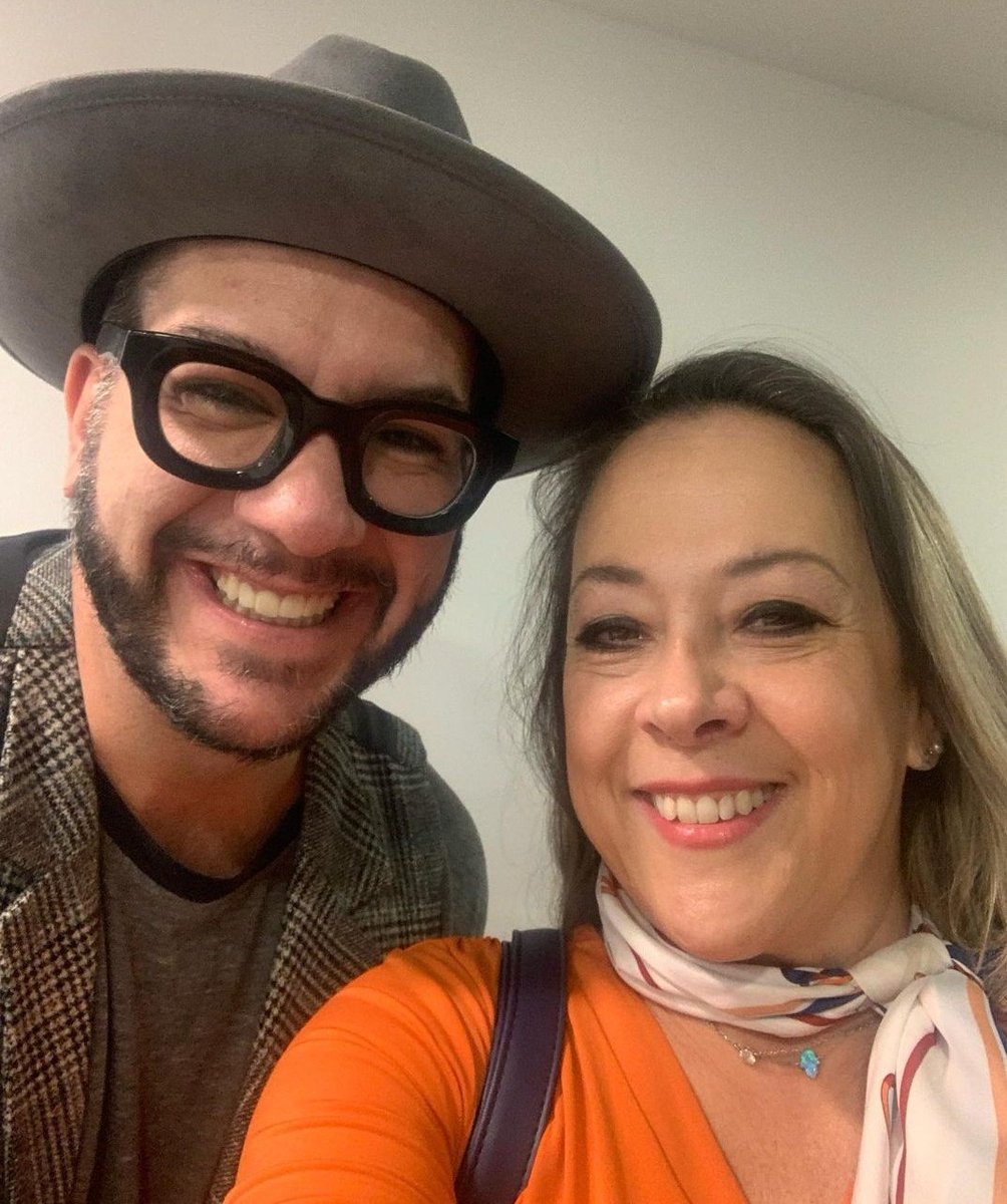 Enterandome del cumpleaños de <a href="/usivelasco/">Usi Velasco</a> la recuerdo mucho en Chispita me.parece una muy buena actriz, mi mamá dice que también estuvo en Chiquilladas, y que decir cuando hizo la película #LaNiñaDeLosHoyitos a lado de <a href="/pedro_fer/">Pedro Fernández</a> deberías invitarla <a href="/faisirrito/">Faisy 🐺</a> a <a href="/MeCaigoDeRisa/">Me Caigo De Risa</a>