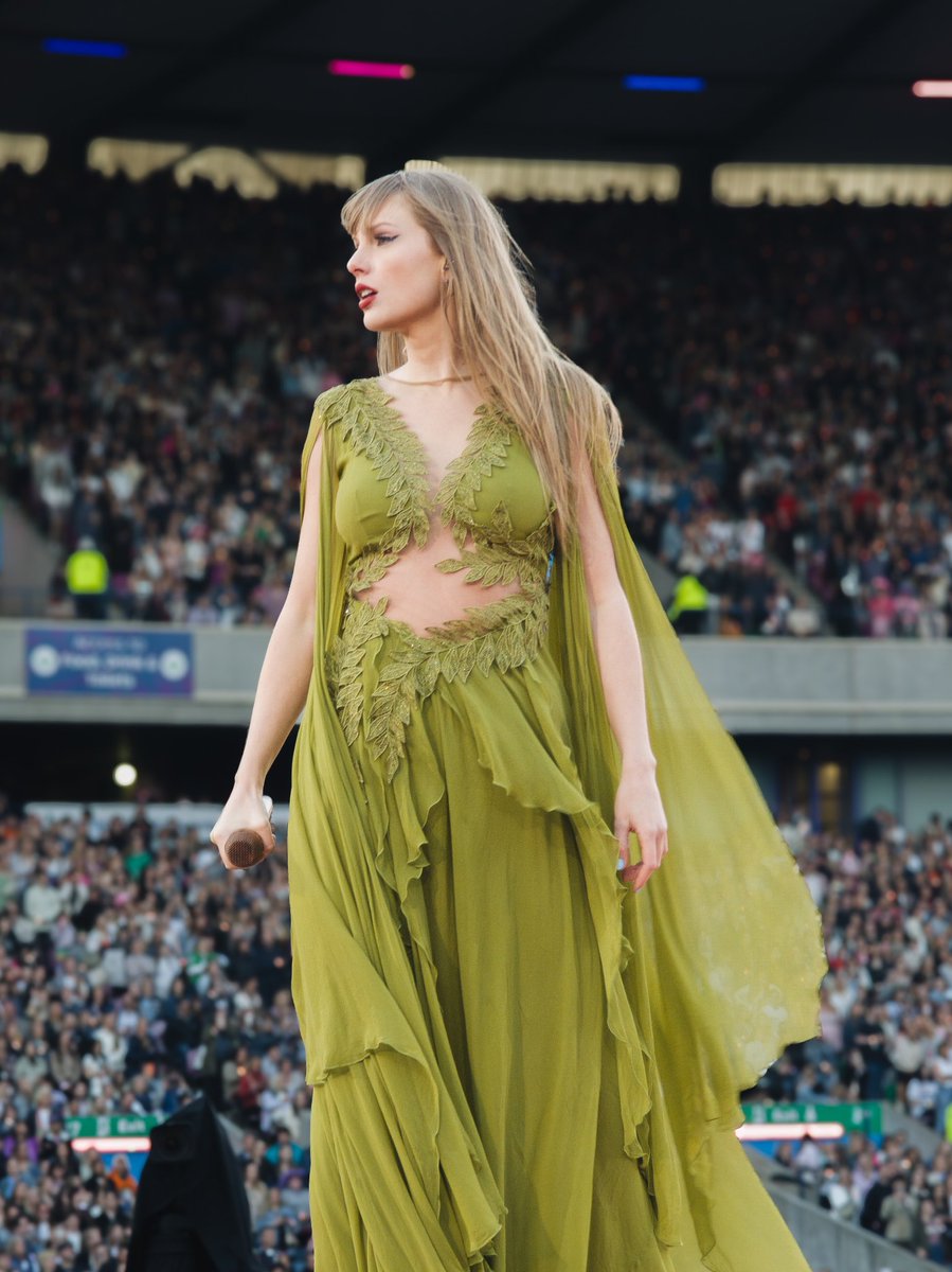 taylorsnewstr's tweet photo. Taylor Swift, The Eras Tour'un Aralık ayında sona ereceğini doğrulayarak yeni tarih söylentilerini çürüttü.

Böylece Taylor Swift Türkiye'ye gelmeyecek. https://t.co/982PGsdct1