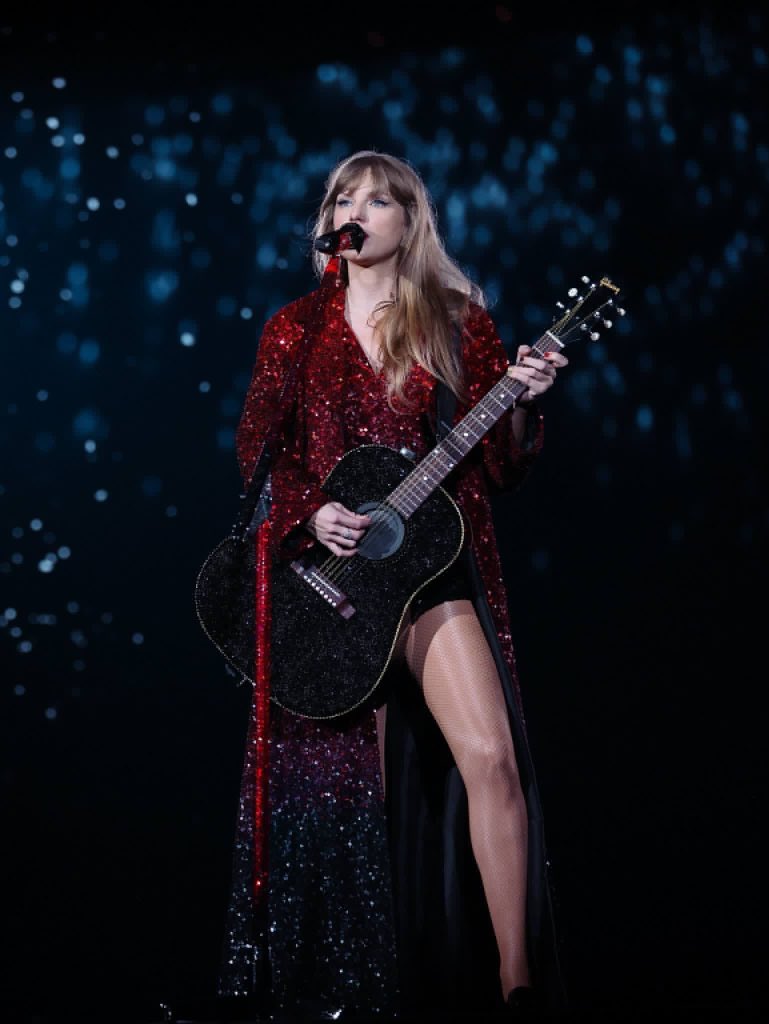 tswifterastour's tweet photo. 🚨| Taylor Swift officially reveals at tonight's show that 'The Eras Tour' will officially end in December #LiverpoolTSTheErasTour

"This is the very first time I’ve ever acknowledged to myself and admitted that this tour is going to end in December" https://t.co/lVyQPAk6JR