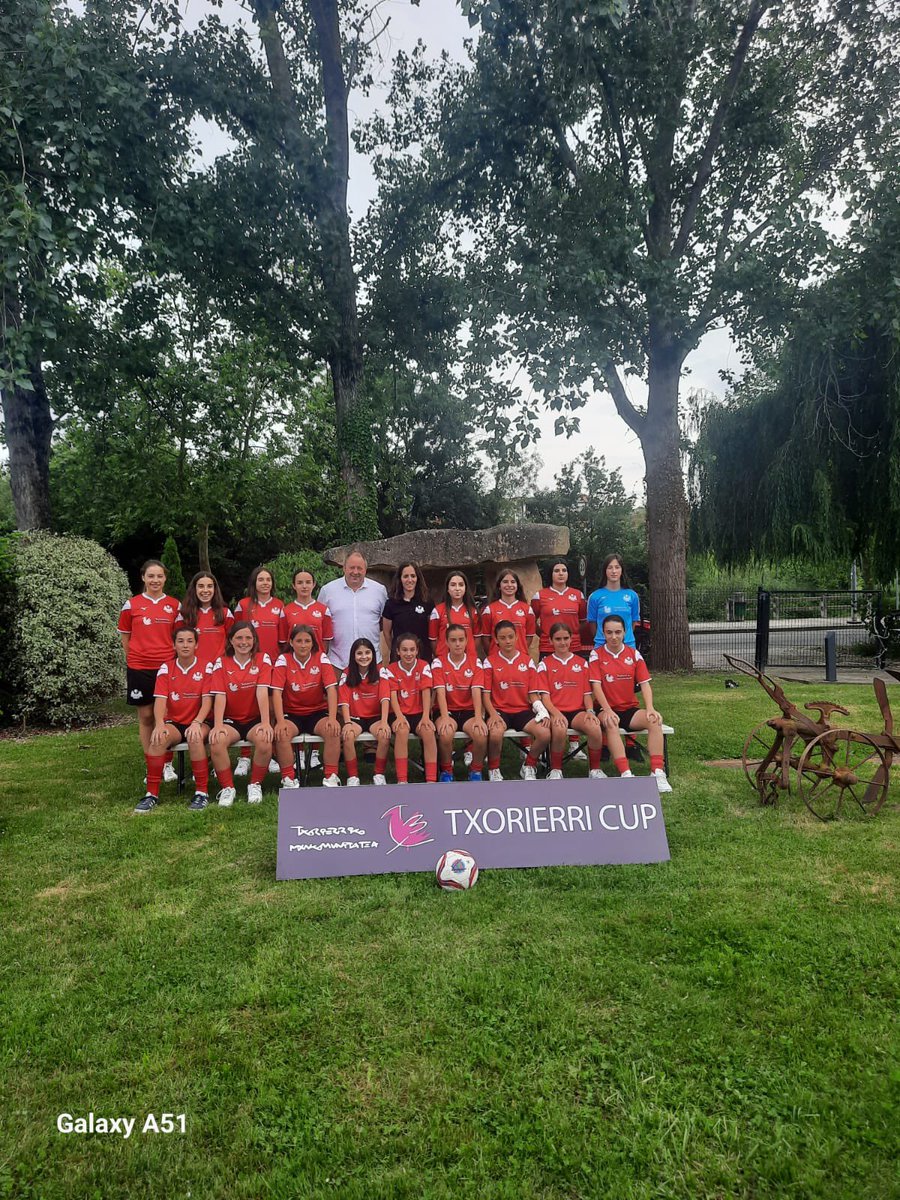 🔝 Andrea Martínez y Naroa Gumarey convocadas para disputar un triangular con la selección de Txorierri el 20 de junio 

Zorionak, neskak! 👏🏽 

#AupaLeioaBETI 💙❤️ #AupaLeioako