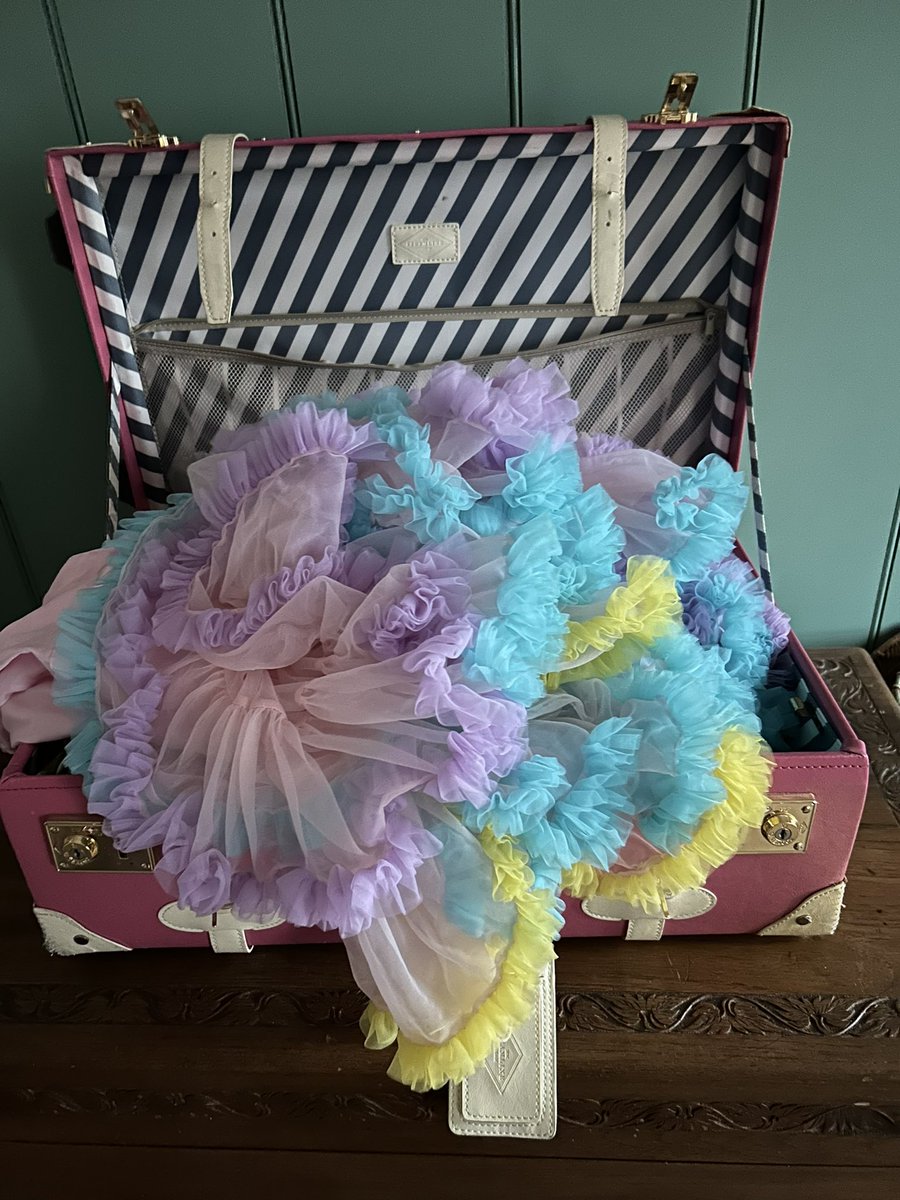 . Unpacking more than my suitcase after 4 schools in 2 days at the Stories in Schools festival on the isle of wight. <a href="/mazevansauthor/">Maz Evans</a>, school  trip midnight feasts with you continue to be the absolute best 😘😘😘 I may be returning to twix just so i dont miss more of your news.