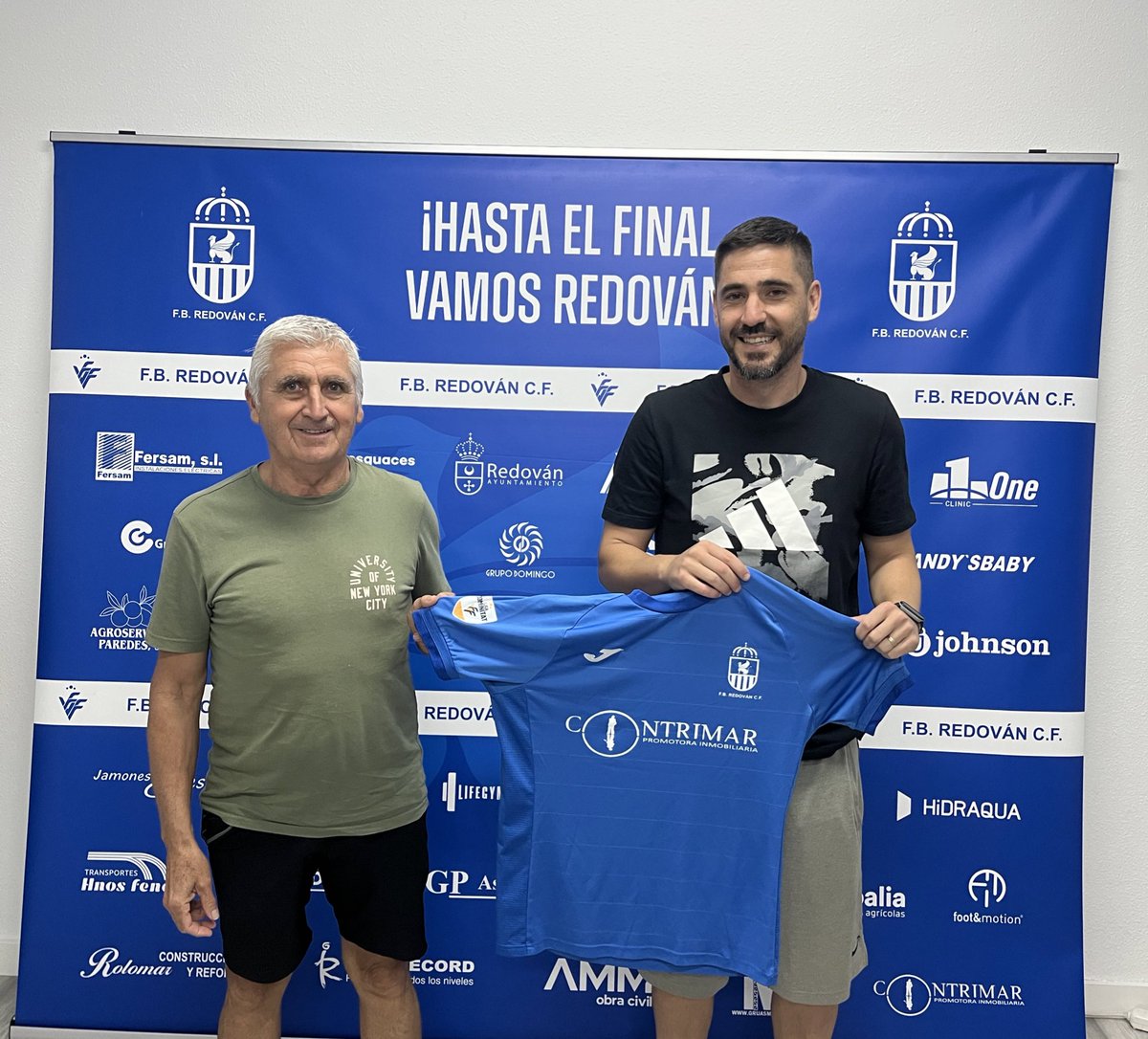 RedovanCf's tweet image. 💙⚽️ PRIMER EQUIPO ⚽️💙

El FB Redován CF y Carlos Canales llegan a un acuerdo para la temporada 2024/2025 ser entrenador del primer equipo.

Desde el FB Redován CF le damos la bienvenida para este nuevo proyecto y le deseamos mucha suerte.

¡BIENVENIDO AL DUANA CARLOS!