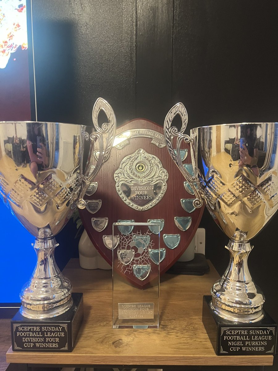 BasildonRovers's tweet photo. Unbelievable first season for the lads picking up three trophies also promoted to the prem!! UTR 💛🖤 https://t.co/N7FcWTzV64
