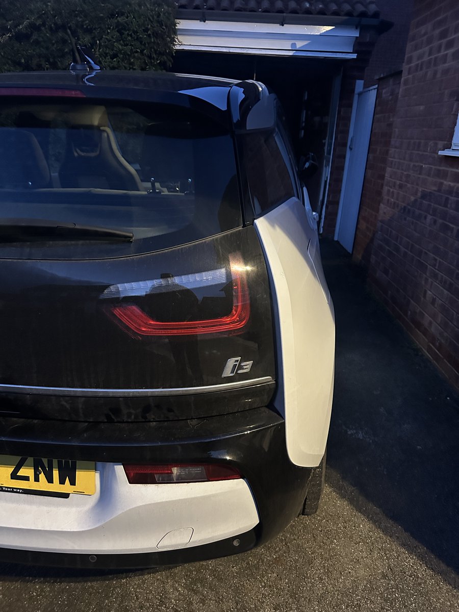 incartechie's tweet photo. BMW I01 i3 2019 activated with OEM BMW Full Screen Apple CarPlay 🦾
#applecarplay #applecar #carplay #bmwi3 #bmwi3s #i3 #bmwelectric #electriccar #carcoding #coding #activation #carmodified #carmodification #modifiedcar #carmultimedia #incarentertainment #incartechie https://t.co/JwGdGvRmUj