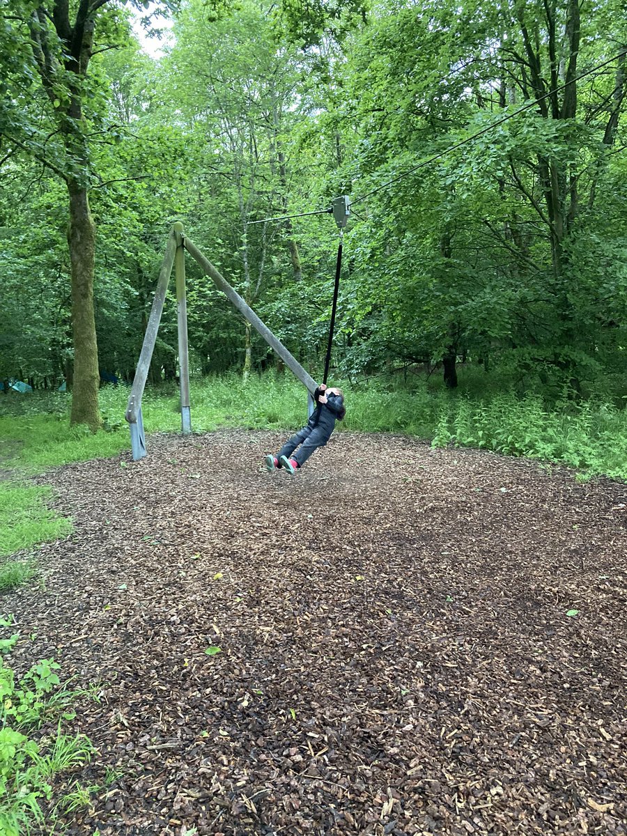 PipersForestSch's tweet image. Year 3 @PipersPrep fun in the forest despite the rain ☔️ 🔥 #getoutdoors #forestfun