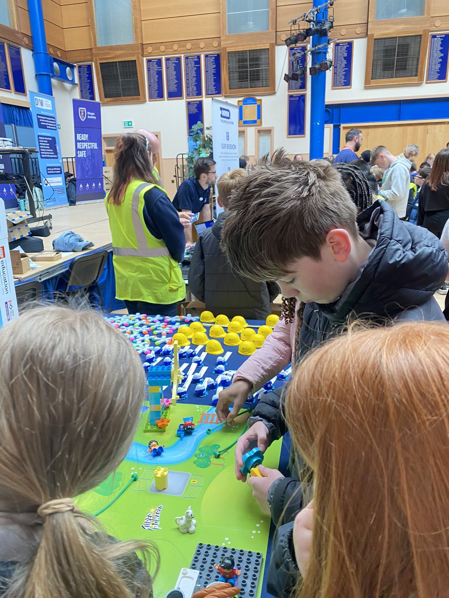 StobswellSTEM's tweet photo. Our pupils loved the activities at the  @SSE stall https://t.co/Ilz1WSDINP