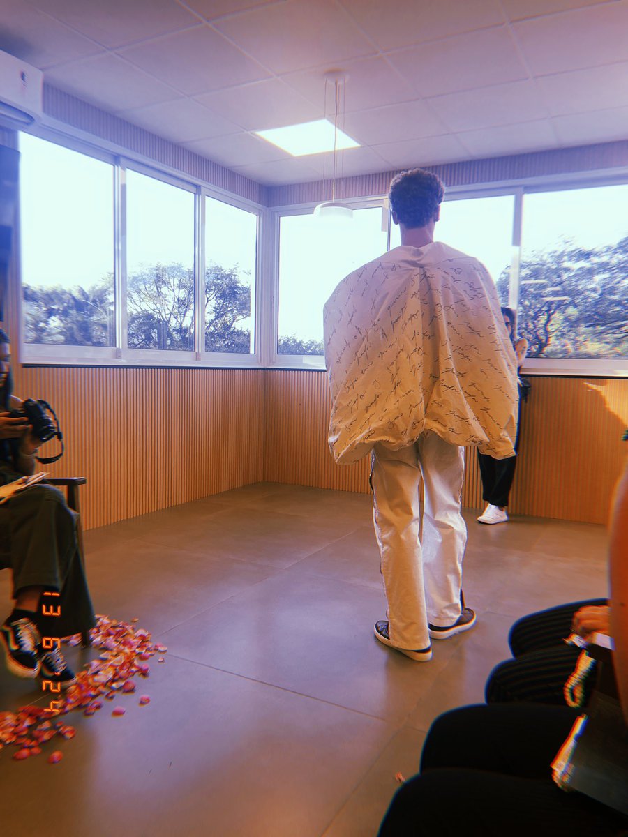 HeloGomes's tweet image. tem roupa estampada com poema 😍

@PUCCampinas #designdemoda