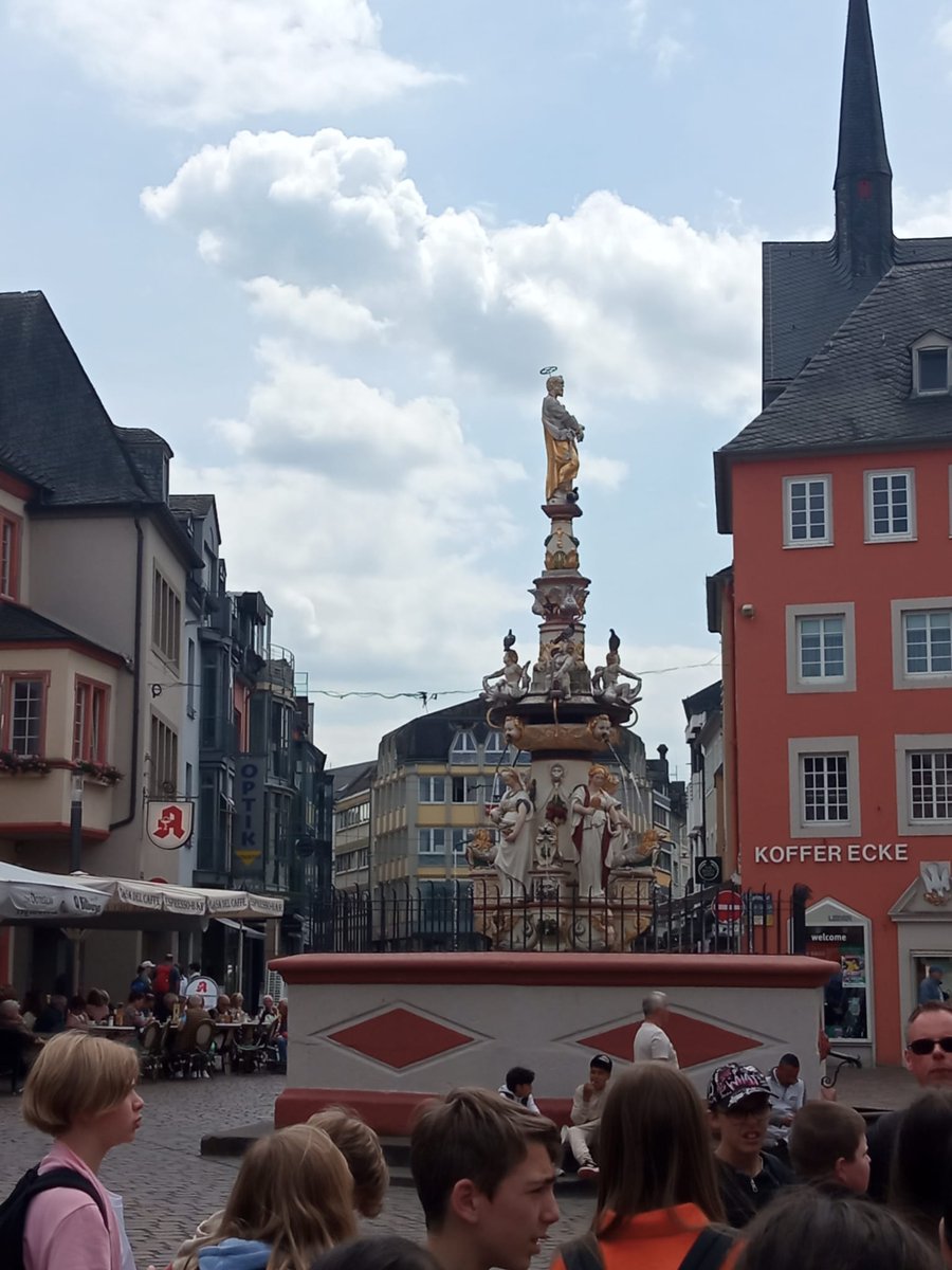 ClgPasteurStlo's tweet photo. [DEUTSCHLAND - TAG 4] 🇩🇪 oder 🇮🇹 ?

Heute verließen unsere Schüler Köln, um die Stadt Trier zu erreichen und die Überreste des Römischen Reiches zu besichtigen !!! https://t.co/vV8E7KlBPD