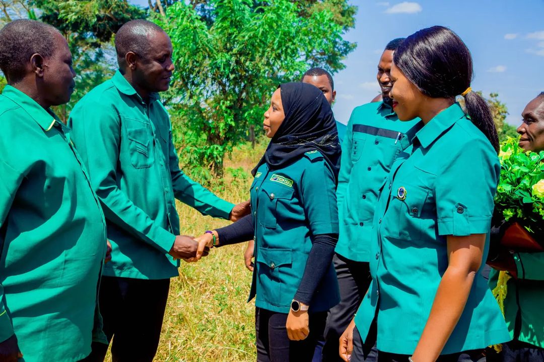 ManjaleMagambo's tweet photo. Makamu Mwenyekiti wa Jumuiya ya Umoja wa Vijana wa Chama Cha Mapinduzi (UVCCM) Ndg. Rehema Sombi Omary (MNEC) amewasili Wilayani Geita Kwa ajili ya ufunguzi wa Kambi ya mafunzo Kwa Vijana wa CCM Wilaya ya Geita.

#SautiYenu
#VijanaKazini
#ShirikiUchaguziKwauadilifu
#Kaziiendelee https://t.co/Da3RECd5wY