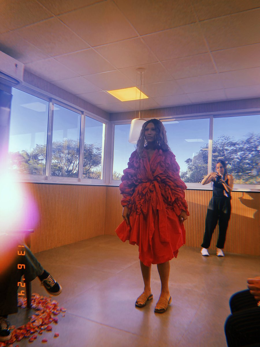 HeloGomes's tweet image. eu amo uma roupa que imita flor desabrochando 🌺

@PUCCampinas #designdemoda