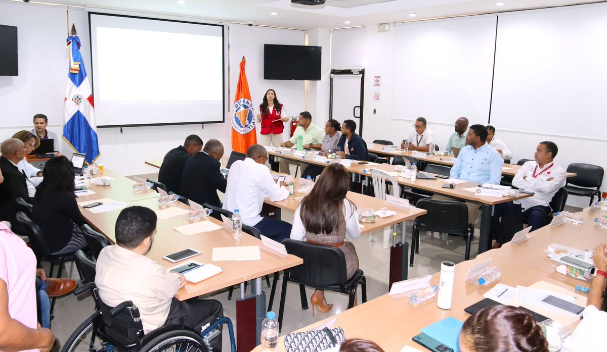 crdominicana's tweet photo. 🤩👉Taller de Validación con miras a promover el fortalecimiento de la gestión del riesgo de desastres y la resiliencia climática⛑️👍 https://t.co/DZ4KpV3jyl