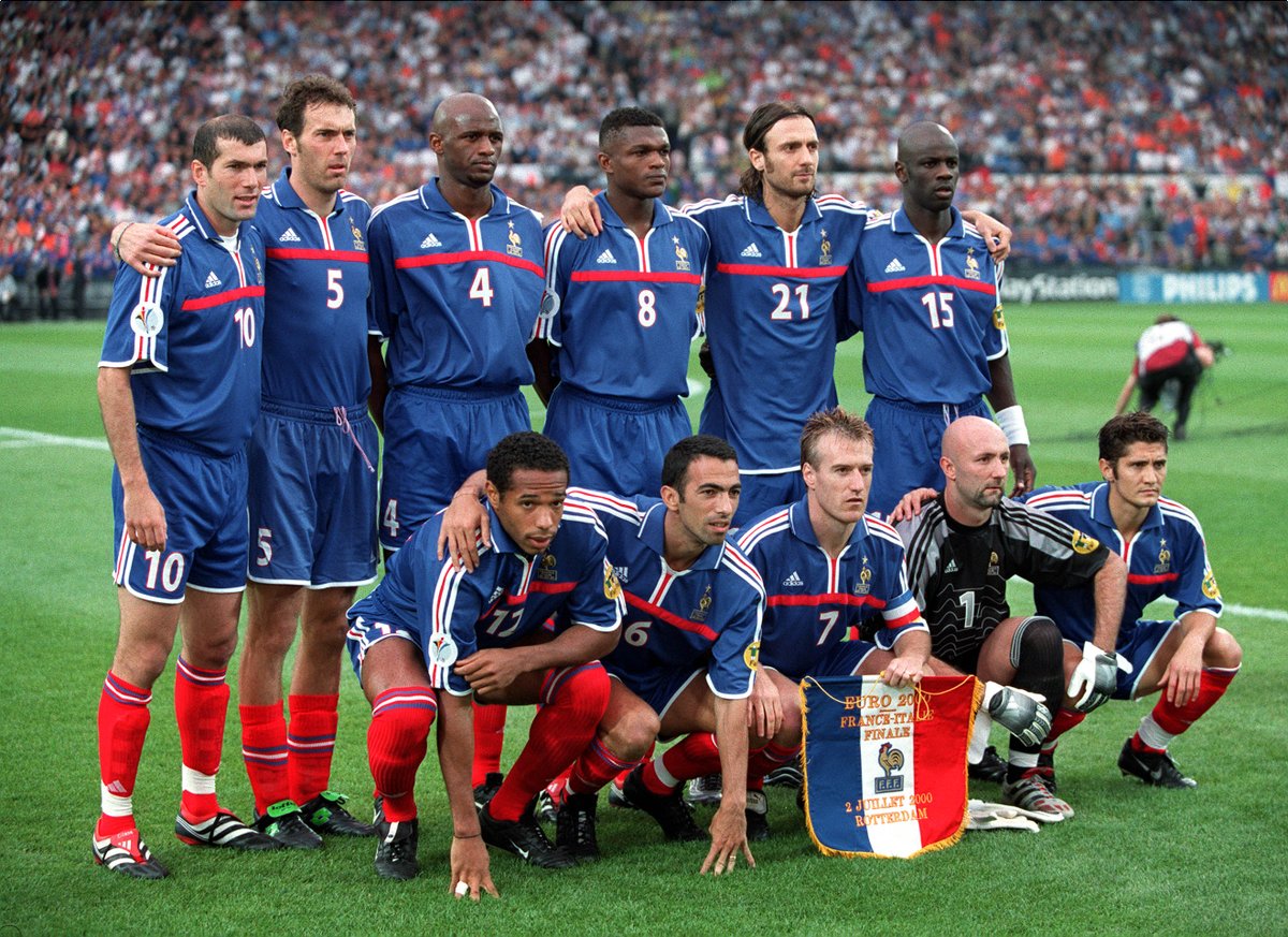 CAdede's tweet photo. #TBT2000

The @equipedefrance squad that won Euro 2000 🇫🇷🏆

Back row (L-R):
Zinedine Zidane,  Laurent Blanc,  Patrick Vieira,  Marcel Desailly,  Christophe Duggary,  Lilian Thuram. 
Front row (L-R):
Thierry Henry,  Youri Djorkaeff, Didier Deschamps,  Fabien Barthez,  Bixente Lizarazu

#FiersdetreBleus 

1 Day to #euro2024