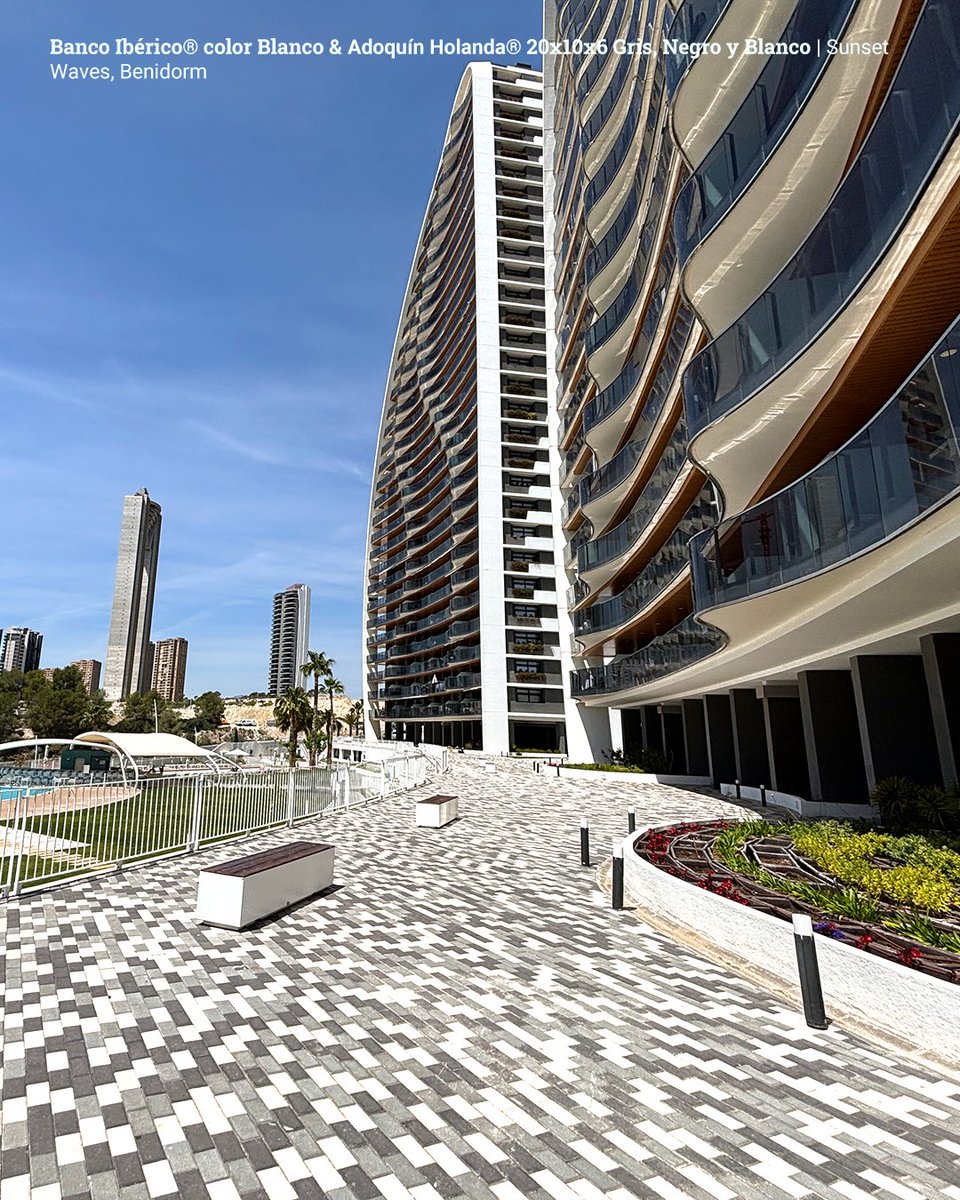 phmyrsa's tweet photo. Estamos orgullosos de haber suministrado mobiliario y pavimento para Sunset Waves, una impresionante serie de apartamentos en Benidorm.

Apartamentos Sunset Waves, Benidorm 📍 https://t.co/ZbFWIHHbCO