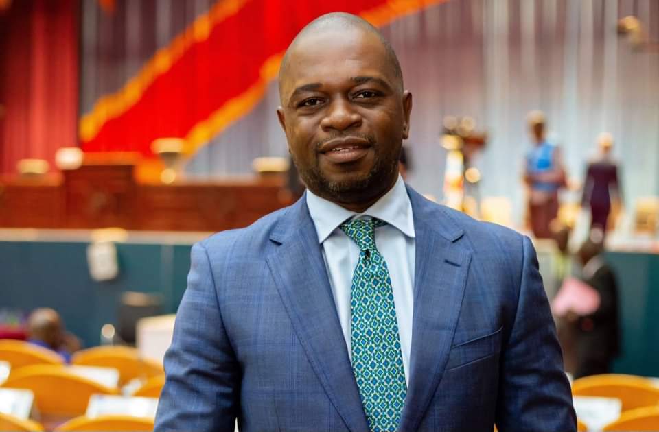 Enjeuxafricains's tweet photo. La 1ère ministre #congolaise J. #SuminwaTuluka a déjà nommé son directeur de cabinet. Il s'agit de Mickael #Lukoki, son ancien dircab adjoint au ministère du Plan. Formé en génie civil, cet ancien ministre provincial du #KongoCentral a décroché en 2005 un MBA à l'#ISG à #Paris. https://t.co/pvaBfn2Z4n
