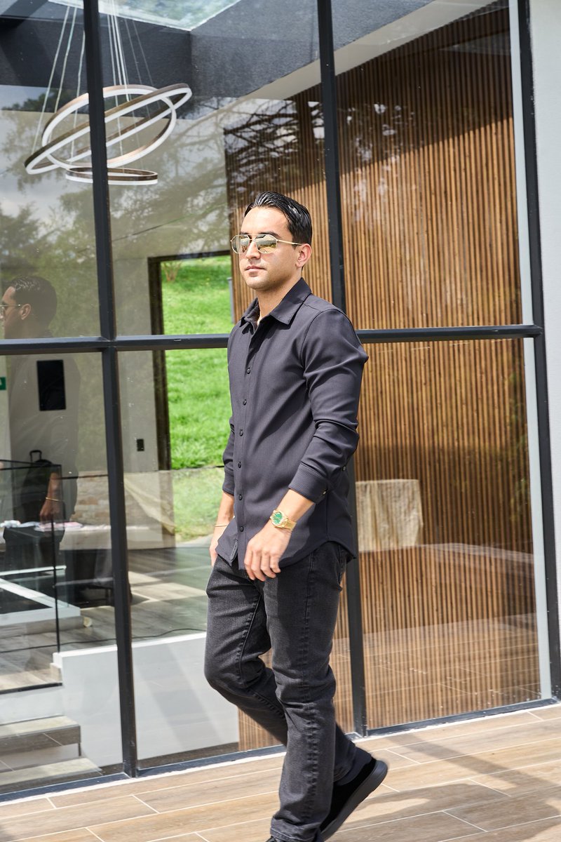 RealAndresOlaya's tweet photo. You have no other thing to believe in... than in yourself 🫵🏻 🧠 
#photoshoot #menphotoshoot #medellin #mindset #medellincolombia https://t.co/xZyw7SXans