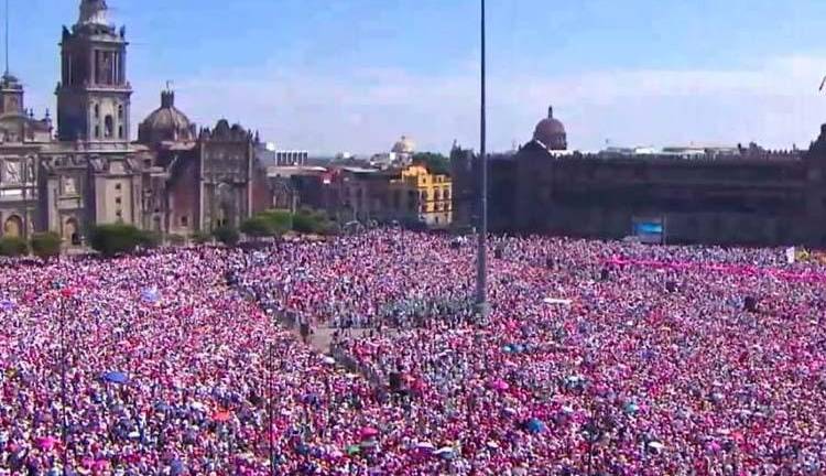 AntiTelevisaMx's tweet photo. "Democracia" de Milei // "Dictadura" de AMLO

¿Notan la diferencia? https://t.co/KYFLP406Hv