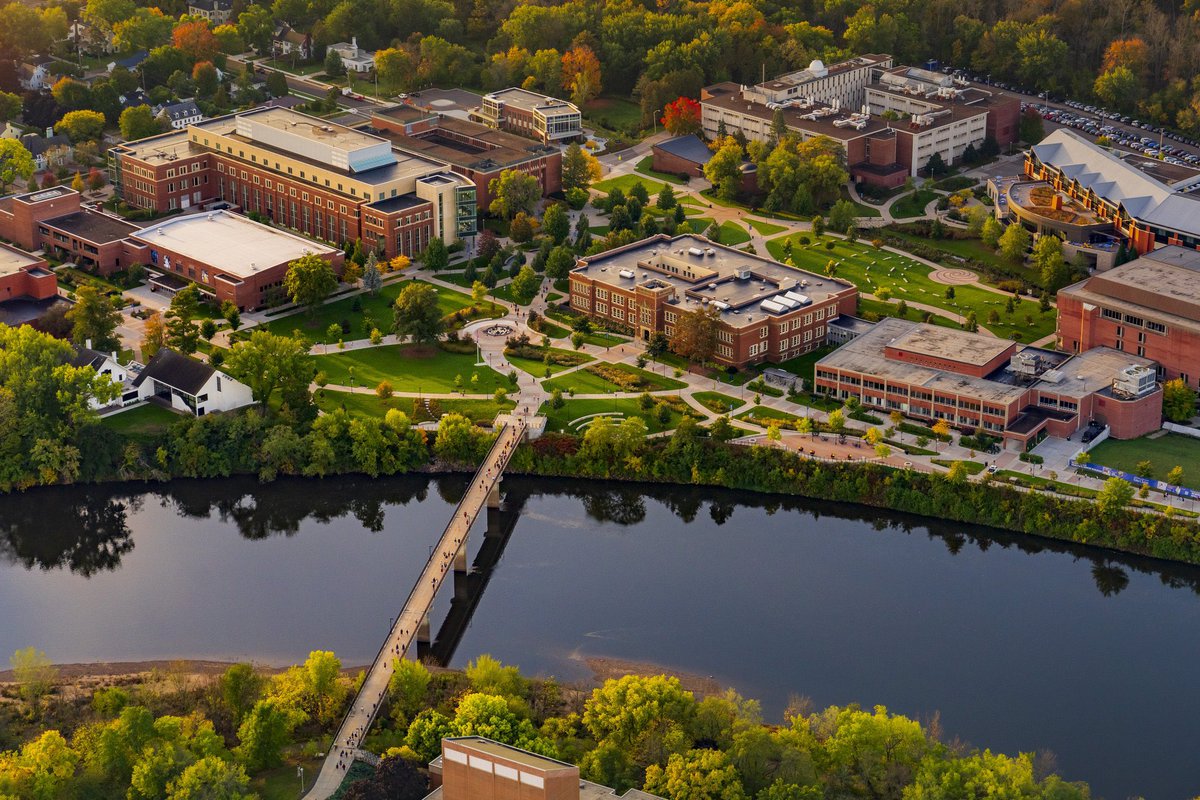 UWECFootball's tweet image. Why @UWEauClaire?
✅ #1 rated public regional university in Wisconsin and Minnesota
✅ TOP TEN ranked college town in the Country
✅ ELITE athletic facilities
Pictures are one thing, come see for yourself why there #AintNowhereLikeEauClaire