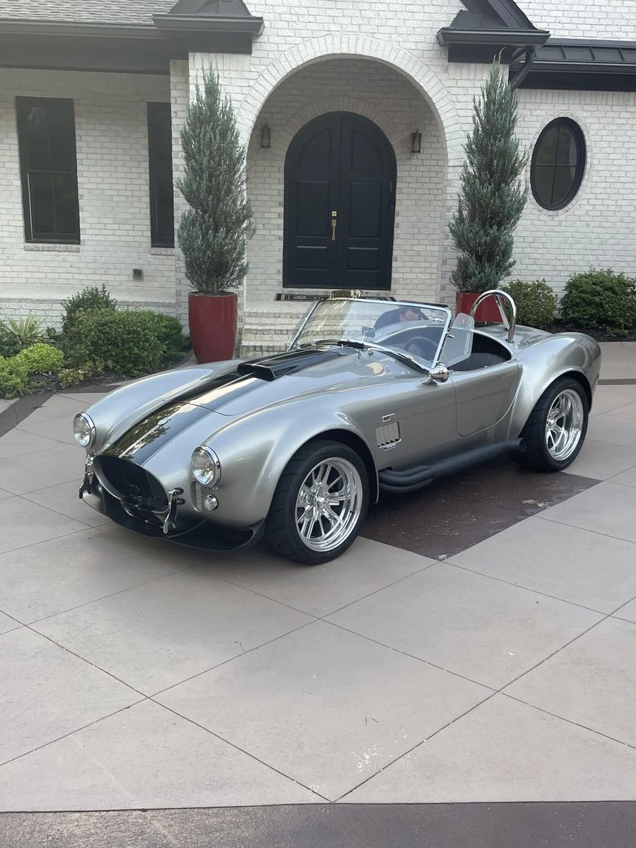 CarManToday's tweet photo. AC Cobra
#accobra #musclecar #LegendCar #legendary #americancars #cargoals #usacars #americancars #carphotography #carpassion https://t.co/lb73U8dxd9