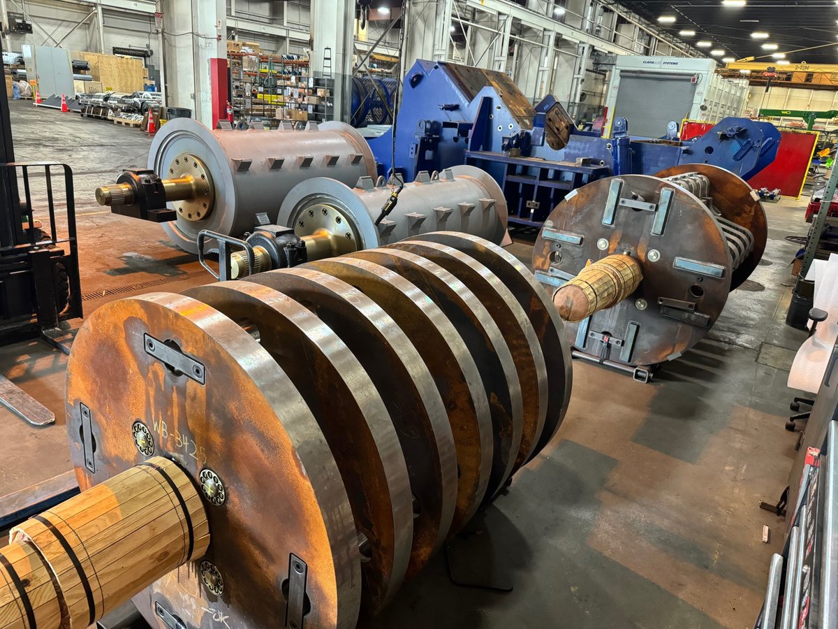 wendtcorp's tweet image. **Get a behind-the-scenes look at WENDT's shredder power! **  

Currently in our shredder assembly area, we have Model 106 HEAVY Shredder Feed Rolls, a 6060 Shredder with DISC Rotor, and a Spider Rotor ⚙️

#shredders #metalshredders #rotors #recycling # #manufacturing