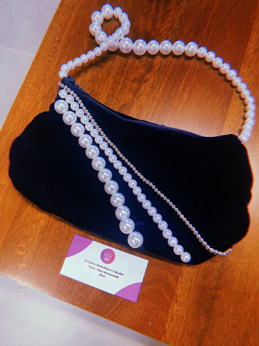 HeloGomes's tweet image. usaria agora: veludo e pérolas, sim, amém. 

@PUCCampinas #designdemoda