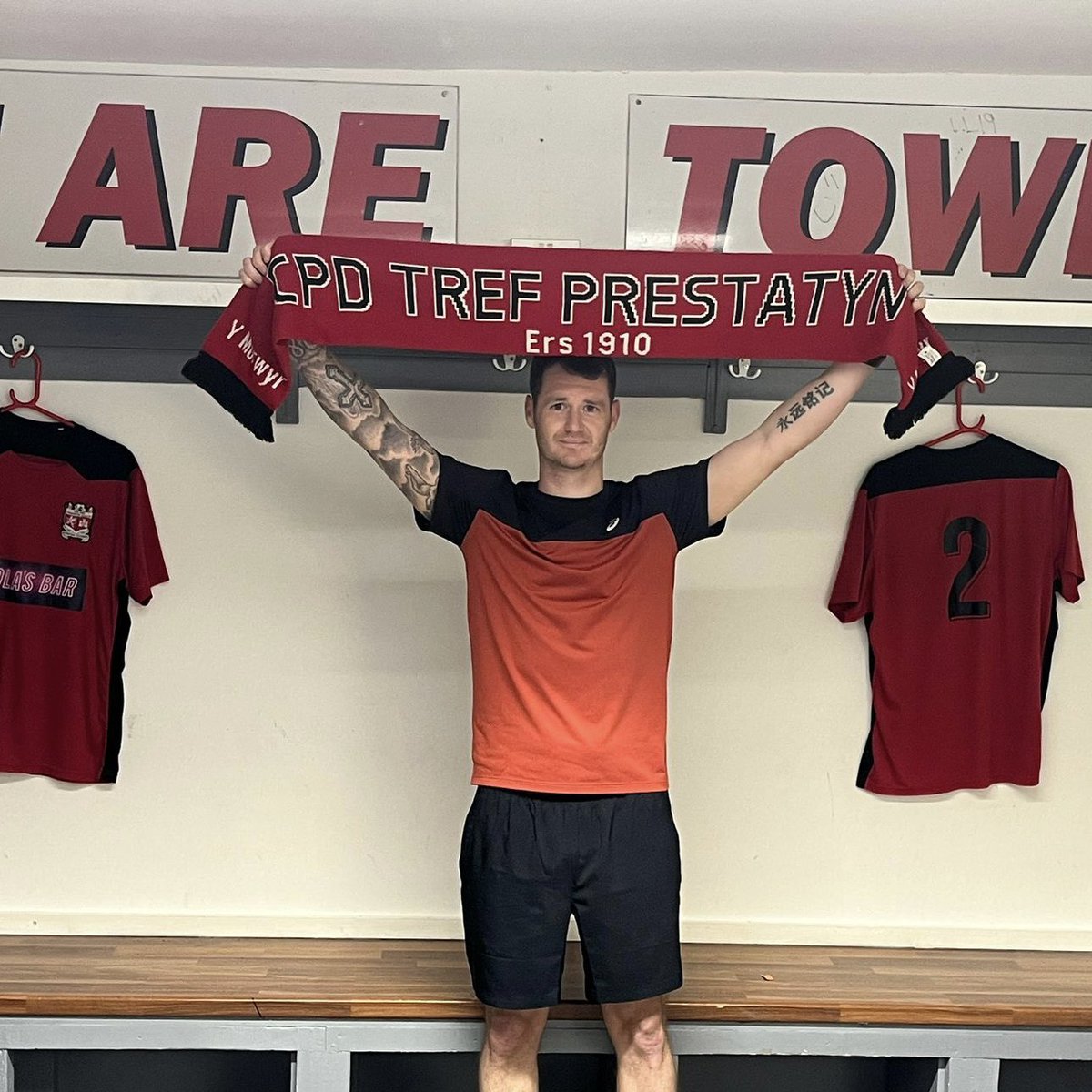 ptfcseasiders's tweet photo. Prestatyn Town FC are excited to announce the signing of 𝘾𝙝𝙧𝙞𝙨 𝘽𝙚𝙣𝙣𝙚𝙩𝙩!

The full-back re-joins us after a three year spell at CPD Rhyl and is another welcome addition to Matty Roberts’ Town team! 🙌

Welcome back to Town, Chris! 🤝 https://t.co/V9KQXo8sto
