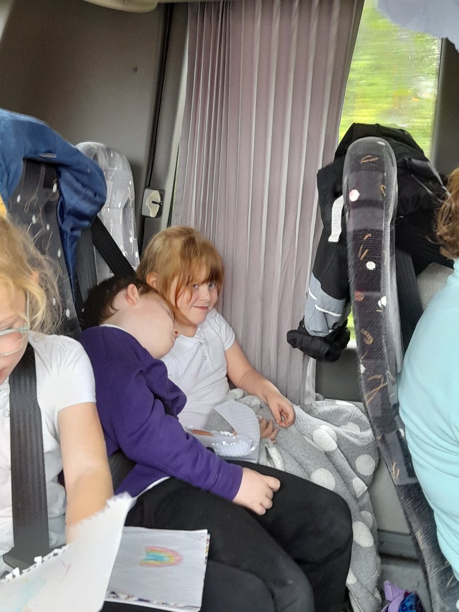 We've had a fabulous day at the Bristol Zoo Project 🦒🐻🐾🐐🐆🪺
We had some sleepy children on the way home after such an exciting day 😴😃