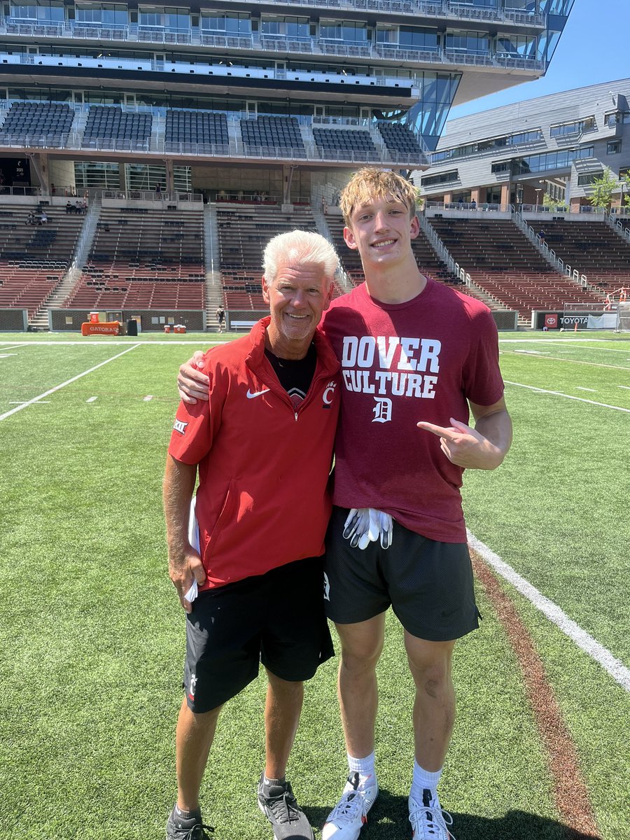 Had a great time at Cincinnati football camp. Thank you coach <a href="/Coach_Cass/">Cass Simmons</a> <a href="/TysonVeidt/">Tyson Veidt</a> <a href="/GoBearcatsFB/">Cincinnati Football</a> for inviting me down.