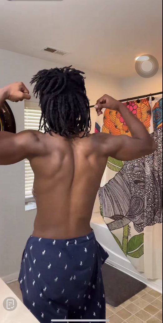 pattycaakke's tweet photo. I wna rideee 😩.. he so fione, go fw his tt n lives &amp; ig give my man his coins ‘ foreverhustlin.m.t 😽 be respectful thats my daddy ! https://t.co/SnN3gxw0gB
