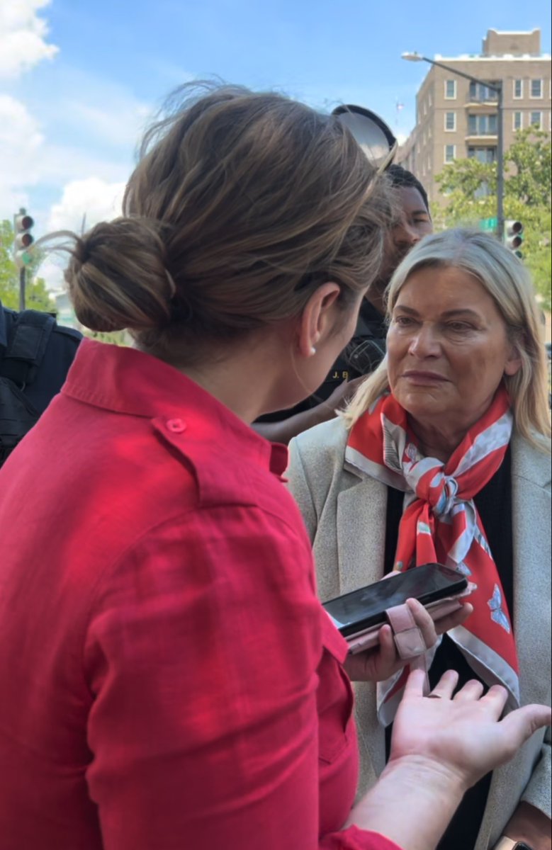 lawindsor's tweet photo. This afternoon I asked @SenLummis if SCOTUS justices should be subject to the same ethics rules she is.
Video TK... #TheUndercurrent https://t.co/aOaOJgMB1P