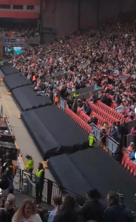 vickers_ste's tweet image. No wonder we couldn’t get Tilly tickets for @taylorswift13 look what happened to all the wheelchair bays!! The bays on main stand side look the same and stage set up in front of new Anfield road stand which has bays! Shocking @LFC @aegpresents @LivEchonews