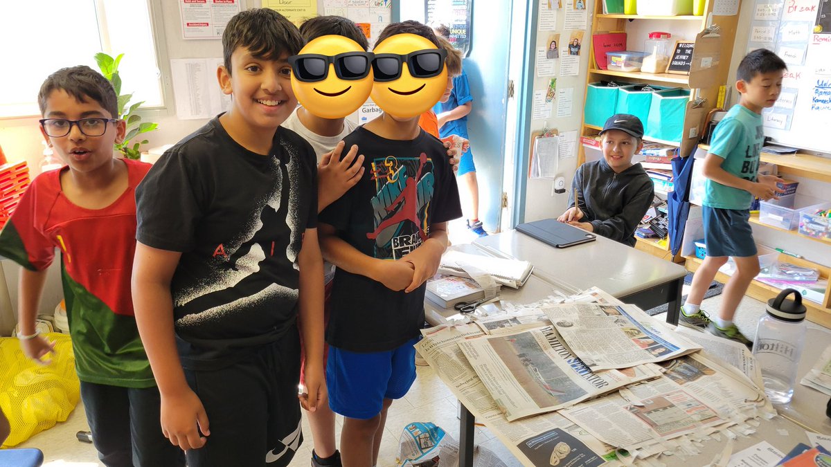 MrA_Jeffrey's tweet photo. We had a blast building bridges today to learn about internal and external forces. One bridge held up 31 textbooks (and could have held more)! @ddwhdsb #blastingoff (1/2) https://t.co/7tYts6R17t