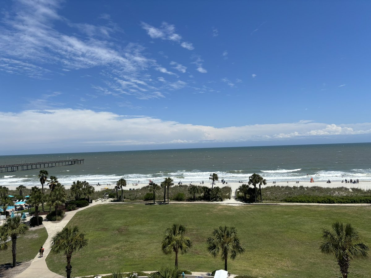 nicolecollinswx's tweet image. See those tall clouds way in the distance? That’s the top of a tropical depression off the coast, which is making the surf a bit rougher today. 🌊 #tropicaldepression #scwx #myrtlebeach