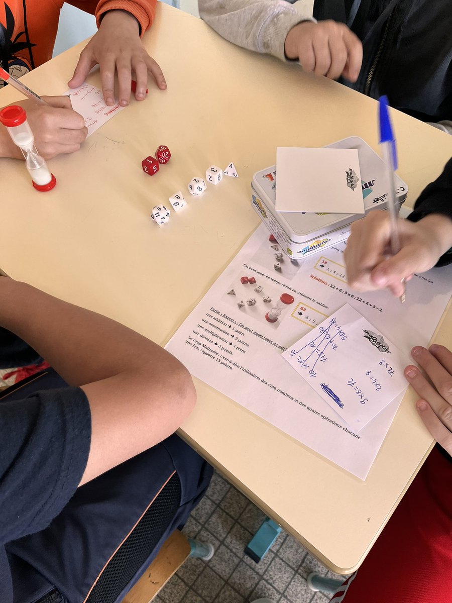 LabomathsC's tweet image. Tournoi de jeux mathématiques CM1/CM2/6e au collège Colbert de @AcReims. Au programme mathador (@TrouillotEric), multiplipotions et atelier des potions !