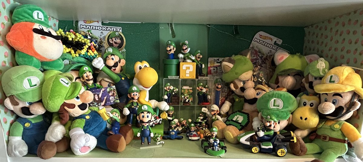 _dudegender's tweet photo. almost all of my smaller plushes and figures/toys reside here :) it lights up too! https://t.co/RHkrQxk545