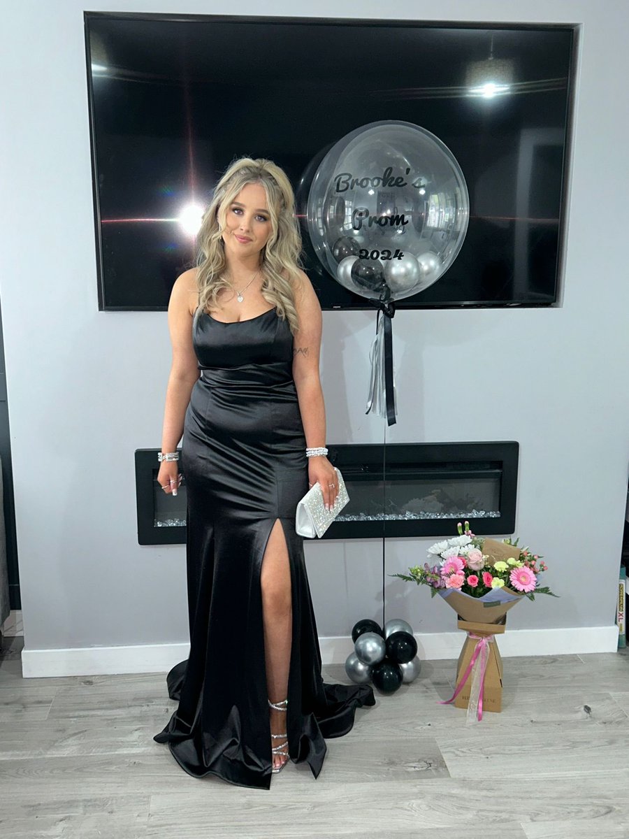 jamesohara11's tweet photo. Our beautiful daughters Prom night tonight and doesn’t she look incredible. 

We love you @BrookeOHara_x hope you have the best night 💚 https://t.co/81VYtsD2Sa