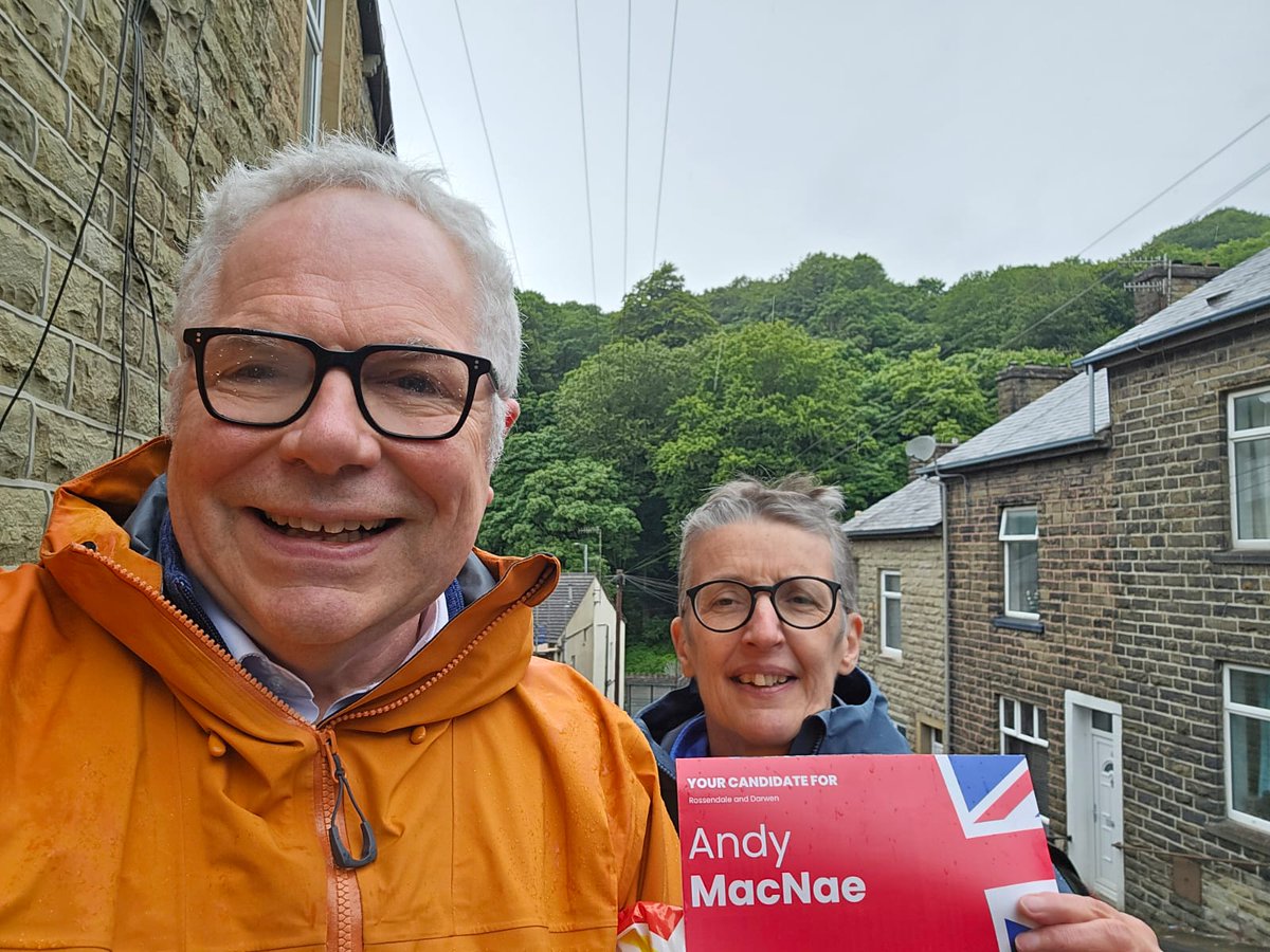 LabRossendale's tweet photo. Your @UKLabour team out in Stubbins, Reedsholme, Loveclough and Crawshawbooth. In just 3 weeks' time you will cast your vote. Vote @AndyMacnae for a local and hardworking MP. #VoteLabour🌹#Time4Change #TurnRossendaleRed https://t.co/5Hy0Hy1UwM