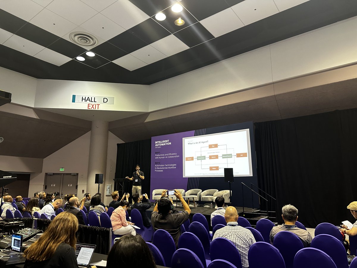 aitechtrend's tweet photo. The Santa Clara Convention Center buzzed with innovation this week as over 7,000 attendees converged for the @AI &amp; Big Data Expo. Our team was there, capturing the energy and insights from industry titans, tech visionaries, and groundbreaking startups. 

#FutureofTech https://t.co/nxGNz3IoBu