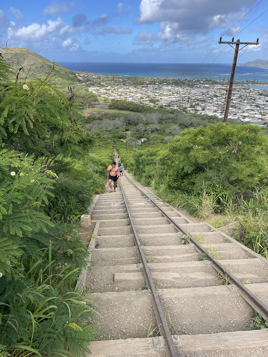 laurenambeau's tweet image. KoKo Head Crater with Kade! 🌋🌺💪🏻#thoseviews