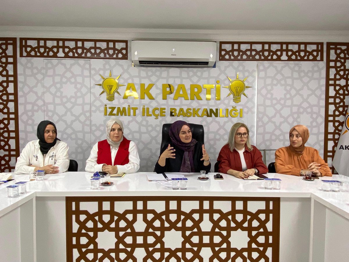 akkadinizmit41's tweet photo. Haftalık olağan yönetim kurulu toplantımızı, İlçe Kadın Kolları Başkanımız @Pnaratabay1 başkanlığında gerçekleştirdik.

@aysekesir 
@erkankandemir https://t.co/158tHEg6Zq