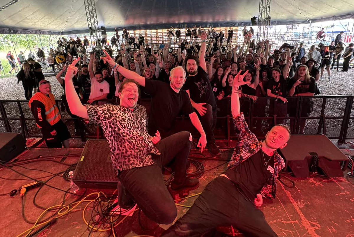 EnvoletMacadam's tweet photo. La finale de #Planetrox Europe a eu lieu hier au festival @rockforpeople et c’est le groupe @fallfromeverest qui a gagné! 
Ils s’envoleront donc vers le Québec en septembre pour venir jouer à Envol et à #Music4Cancer ✈️🇨🇦 
Félicitations aux gagnants et à tous les finalistes ! 👏 https://t.co/2dJxr3RAZ8