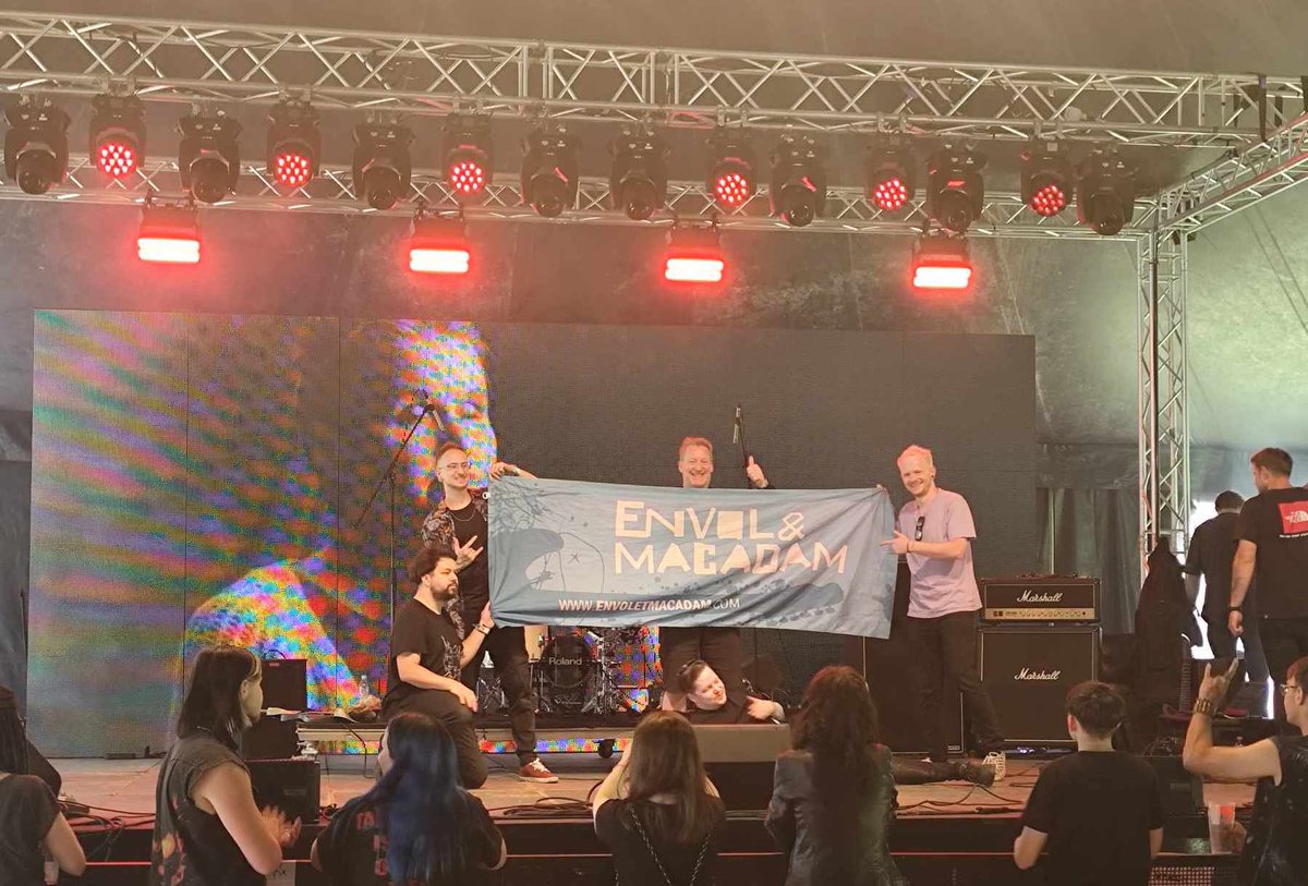 EnvoletMacadam's tweet photo. La finale de #Planetrox Europe a eu lieu hier au festival @rockforpeople et c’est le groupe @fallfromeverest qui a gagné! 
Ils s’envoleront donc vers le Québec en septembre pour venir jouer à Envol et à #Music4Cancer ✈️🇨🇦 
Félicitations aux gagnants et à tous les finalistes ! 👏 https://t.co/2dJxr3RAZ8
