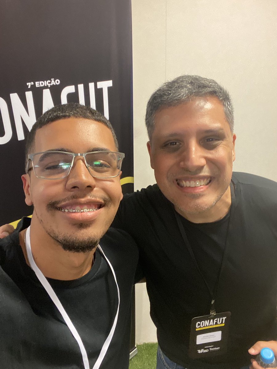 Leandro_MZS's tweet photo. Dia de @conafut! Grandes palestras e muito aprendizado com os craques do jornalismo @RicardoSenna1 e @Vessoni! https://t.co/bZnL6gruB2