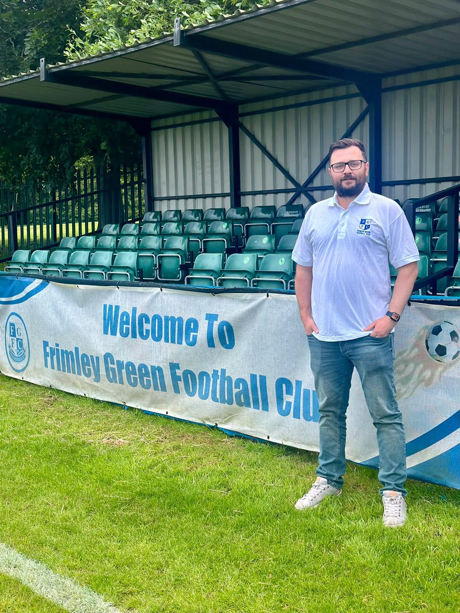official_FGFC's tweet photo. We’re excited to welcome Ricky Mallett to the Frimley Green FC management team! 🔵⚪️ Ricky coached at Knaphill FC last year and has great experience from step 7 clubs. Welcome to the Frimley family, Ricky! 💙 #WelcomeRicky #FrimleyGreenFC #NewCoach #UpTheFrimmers https://t.co/MvKnUVsSys