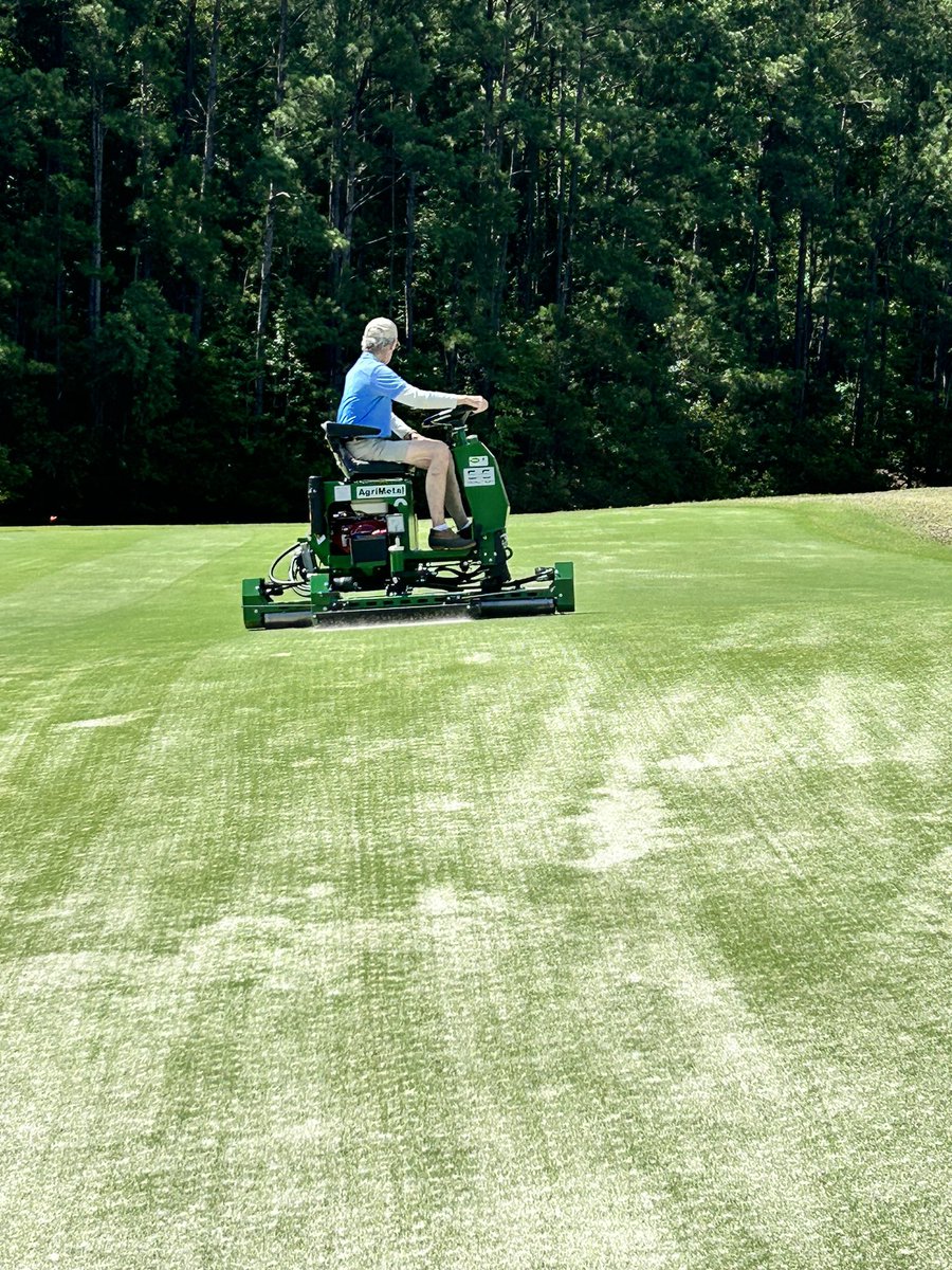 KThompGolf1's tweet photo. Day 4….we rolling,punching,blowing,sweeping, mowing, spreading, edging, hauling, laser leveling, and much more. #truebluegolf #webusy #maintenanceweek https://t.co/k3QehVkYMg