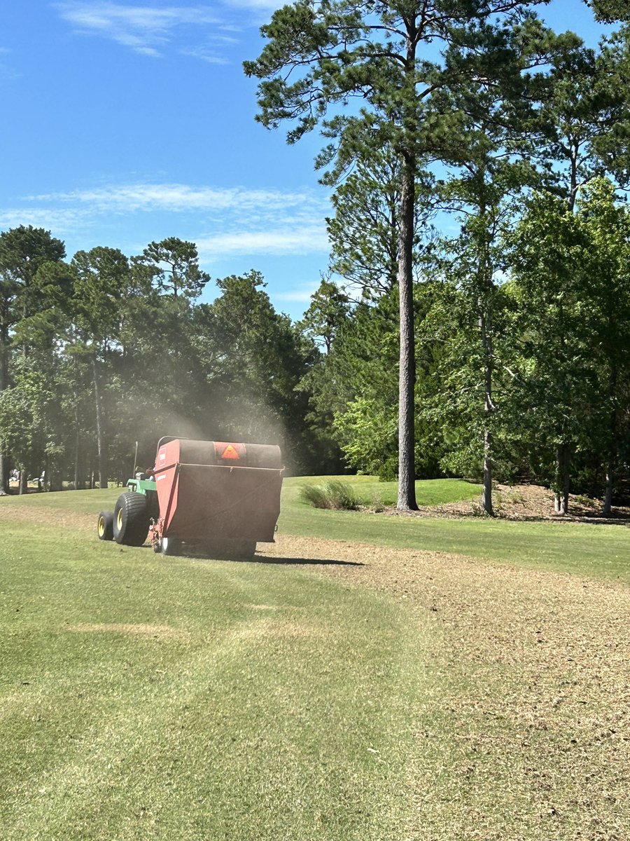 KThompGolf1's tweet photo. Day 4….we rolling,punching,blowing,sweeping, mowing, spreading, edging, hauling, laser leveling, and much more. #truebluegolf #webusy #maintenanceweek https://t.co/k3QehVkYMg