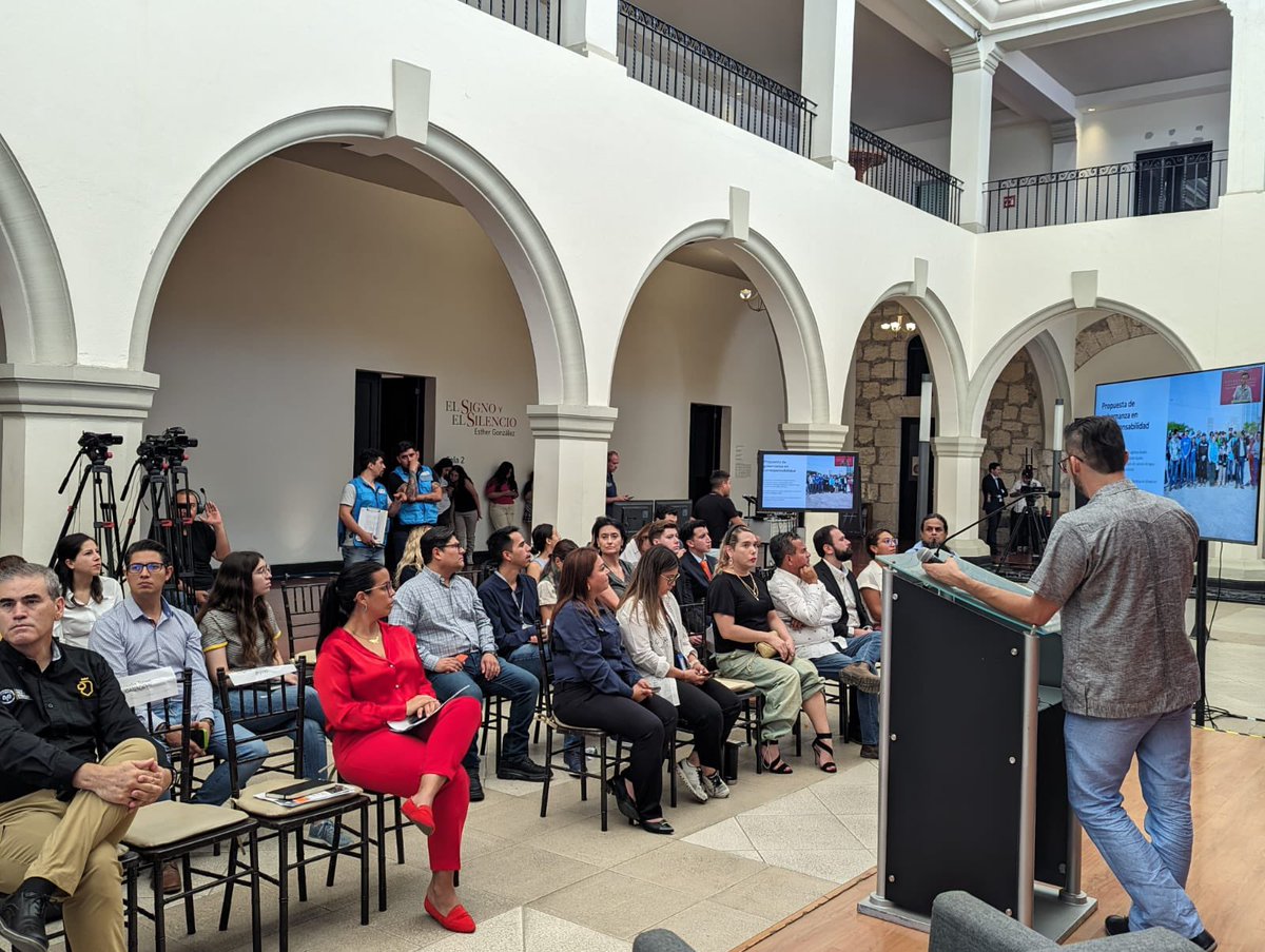 La Regidora Ana Eugenia Rodríguez acudio como invitada al primer aniversario de la Red Río Vivo.

La edil participa activamente como parte de la Comisión de Servicios Públicos Monterrey, en la gestión de permisos y apoyos en brigadas de limpieza del Río Santa Catarina.