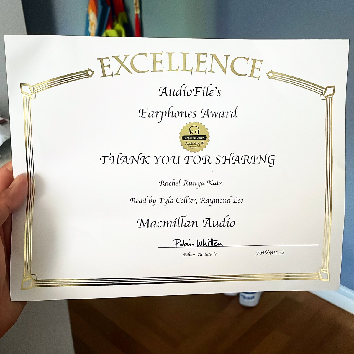 raymondjlee's tweet image. Honored to receive an @AudioFileMag “Earphones Award” for my voiceover work on the audiobook for THANK YOU FOR SHARING by @rachelrunyawrites! Thanks for having me @MacmillanAudio 🎙️

#Audiofile #Voiceover #Audiobook #ThankYouForSharing #EarphonesAward