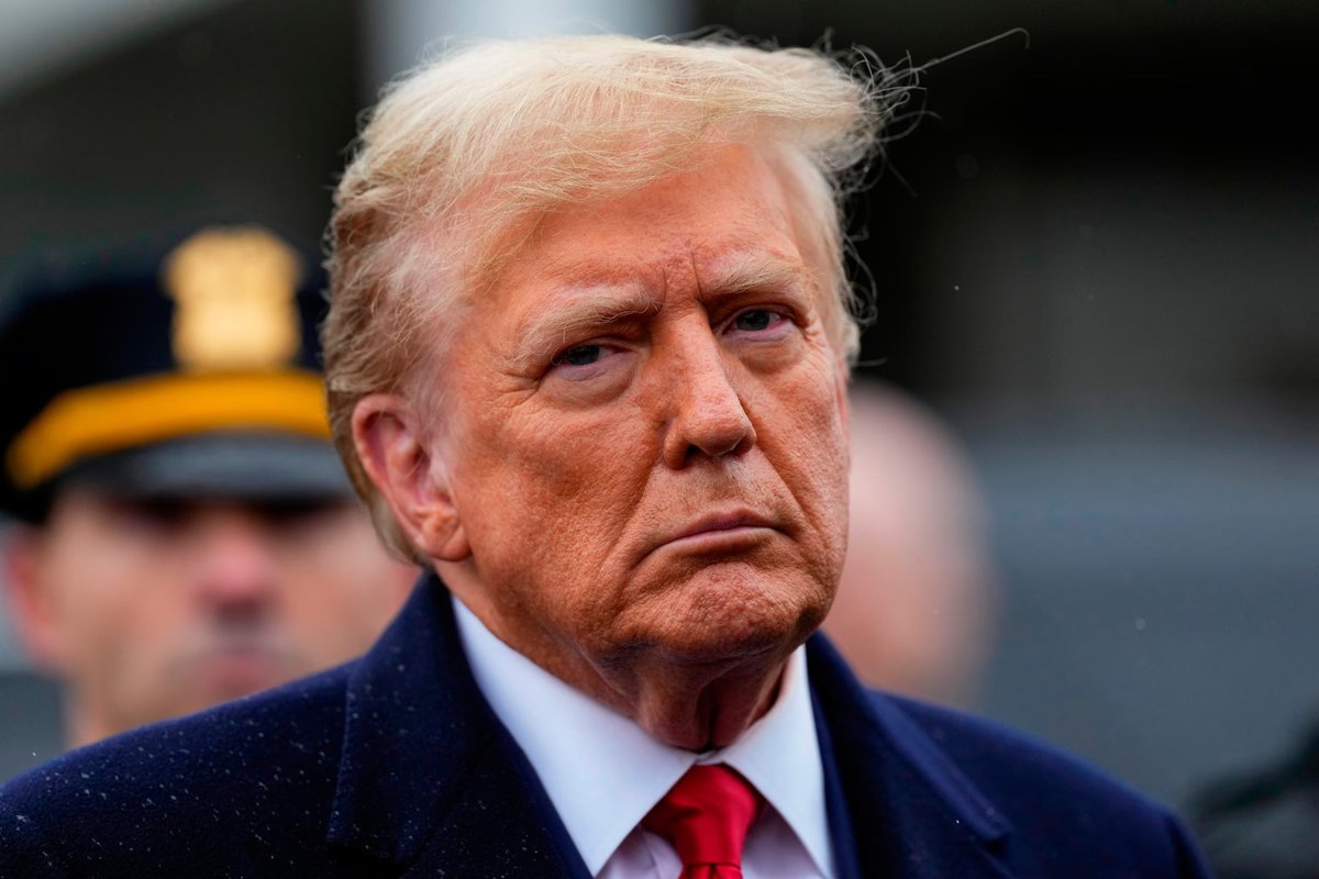BehizyTweets's tweet photo. BREAKING: Today at the DC meeting with Republicans, Trump floated the idea of eliminating the income tax and funding the federal government with trade tariffs instead

Trump has been on a roll recently, first he said he would eliminate taxes on tips and now this? I LOVE THIS https://t.co/SzsU5c9eCp