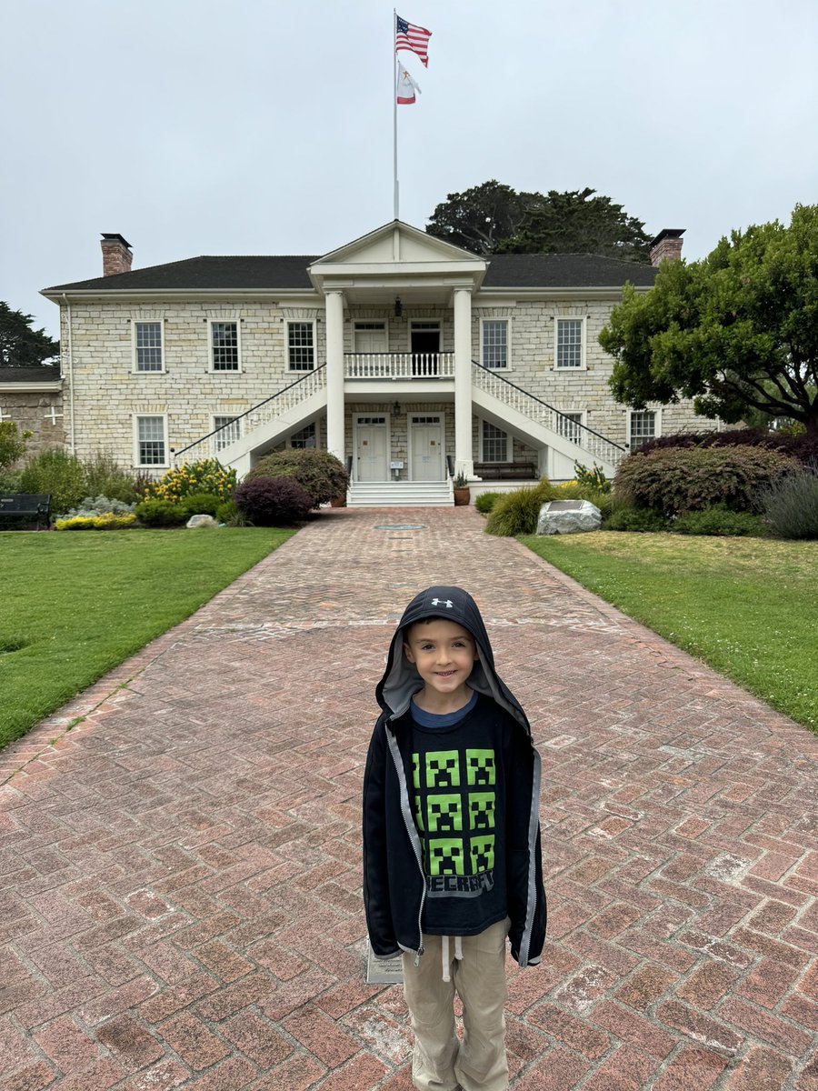 ObnoxandAnony's tweet photo. Took the kid ghost hunting today (Monterey, California).
#TheMontereyHotel #ColtonHall https://t.co/xRYSCTrZcC